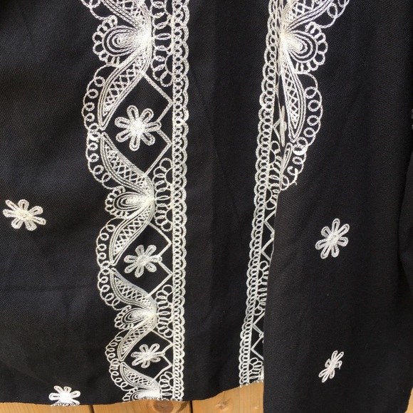 Memories brand Wrap |Black and white | NWT - Picture 8 of 8